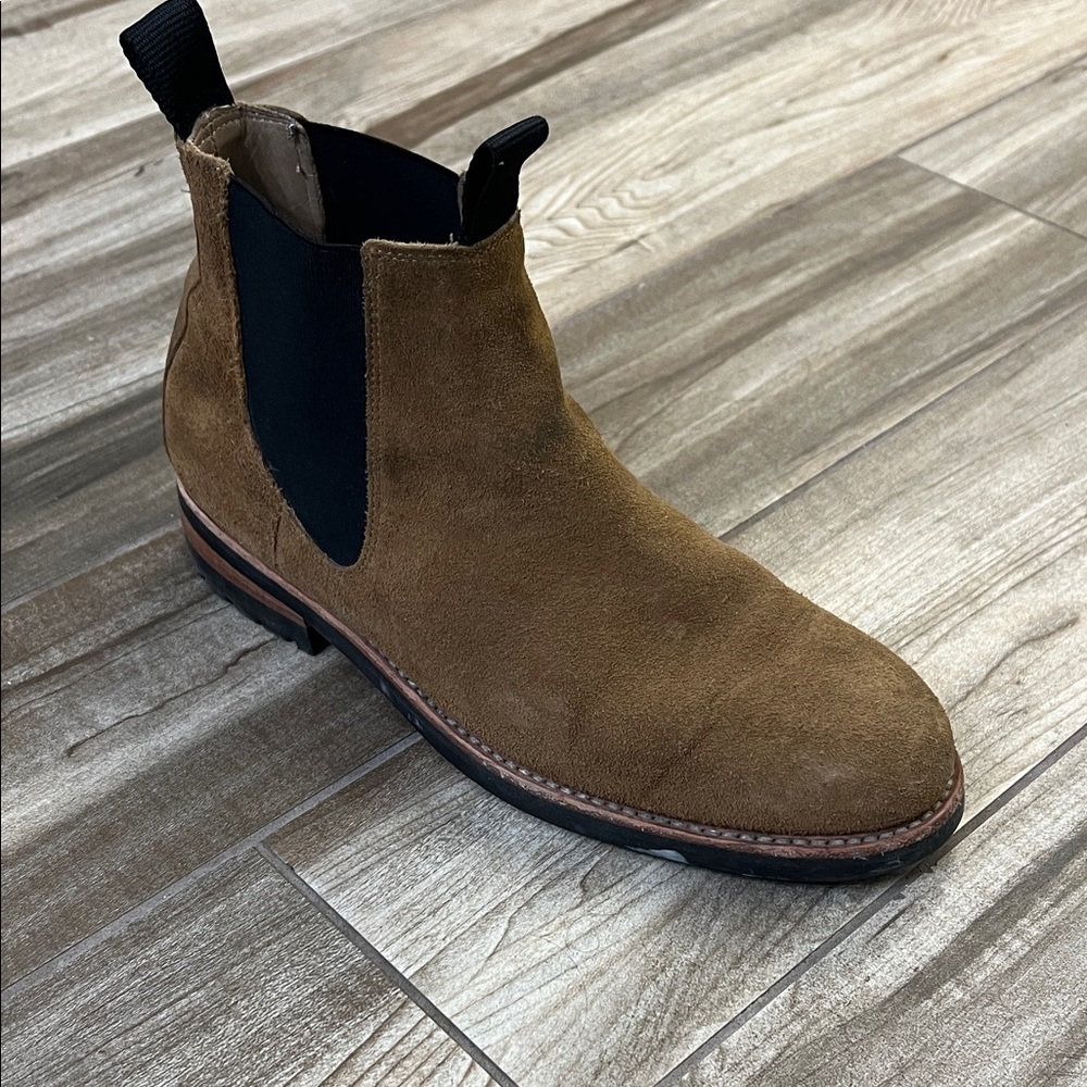 Men's Tan Suede Chukka Boot with Elastic Side Panels